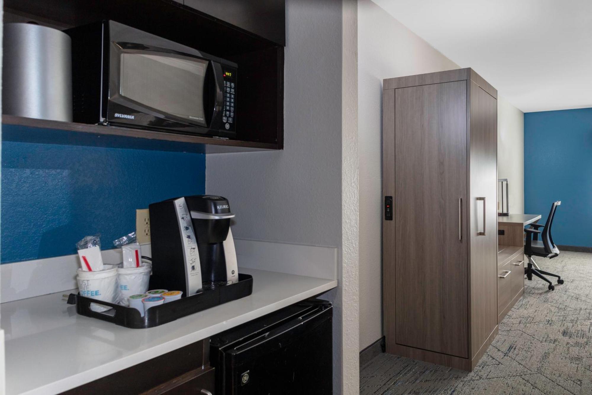 Holiday Inn Express Florence Northeast By Ihg Экстерьер фото